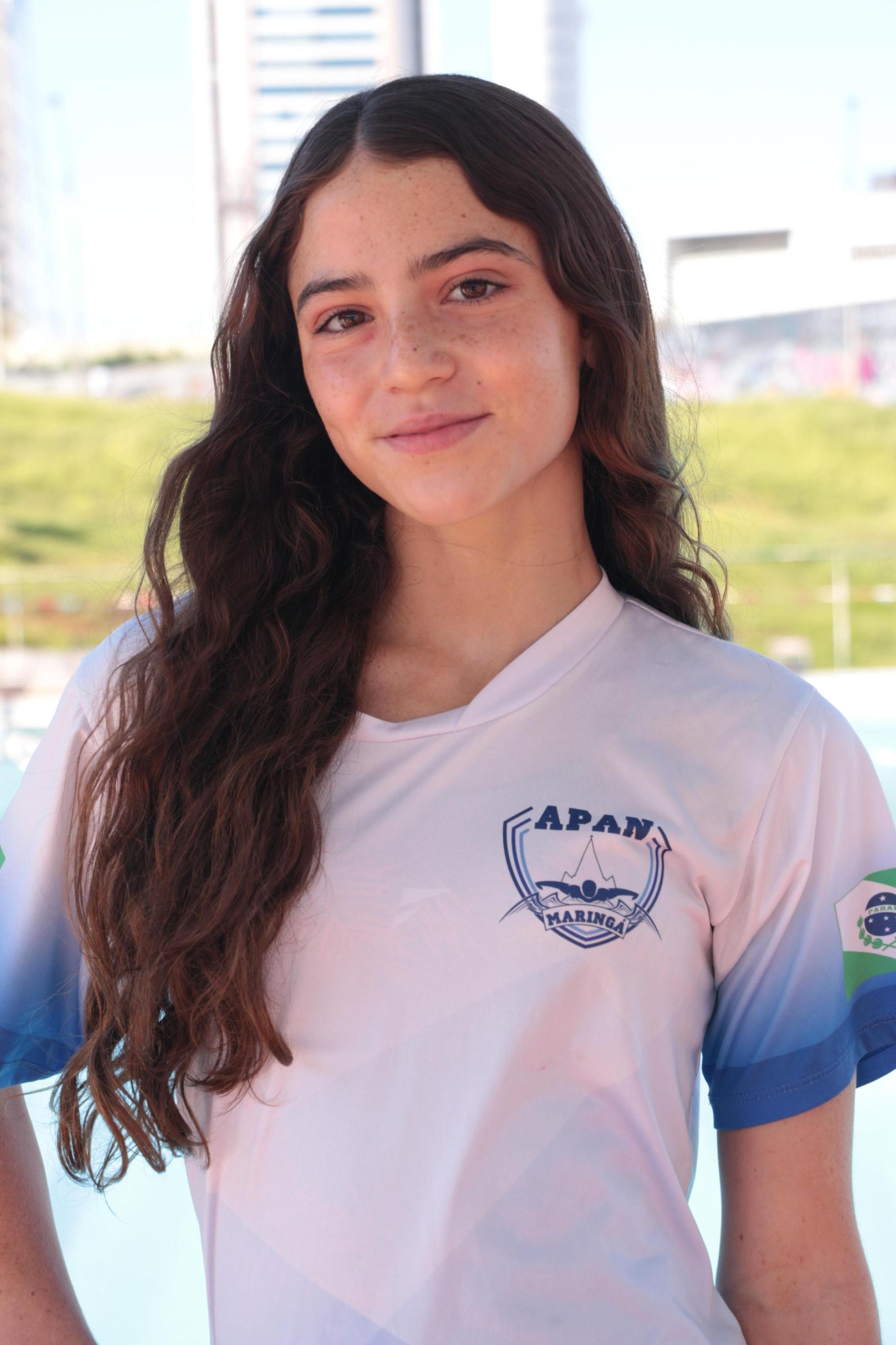 Lara Constantino  